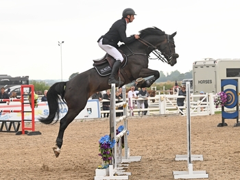 Joe Trunkfield and Claud Van Dam Triumph in the Final Redpost Equestrian Senior Foxhunter Second Round Joe Trunkfield and Claud Van Dam Triumph in the Final Redpost Equestrian Senior Foxhunter Second Round